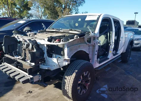 2022 Toyota Tacoma Trd Off Road z USA, uszkodzony, nr VIN 3TMDZ5BN2NM121260